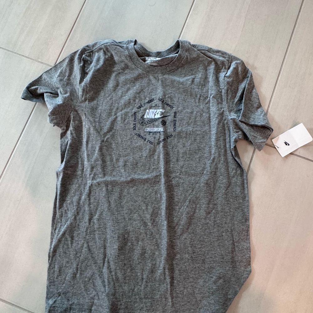 Nike Charcoal Gray Men's Short Sleeve Tee